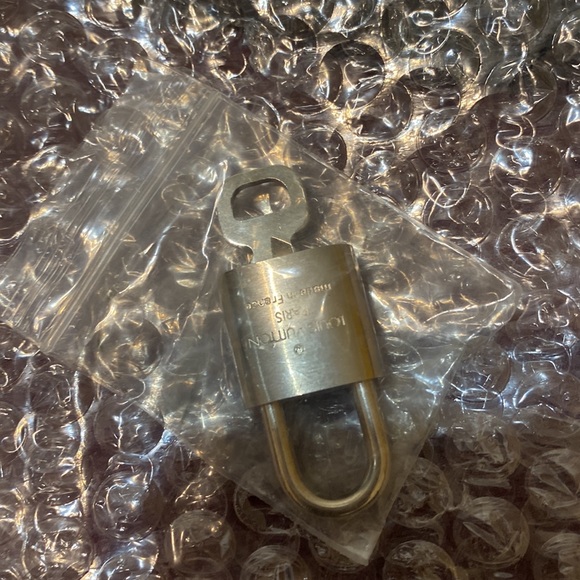 Louis Vuitton Authentic Lock & RARE Key Silver 311 - Picture 6 of 6